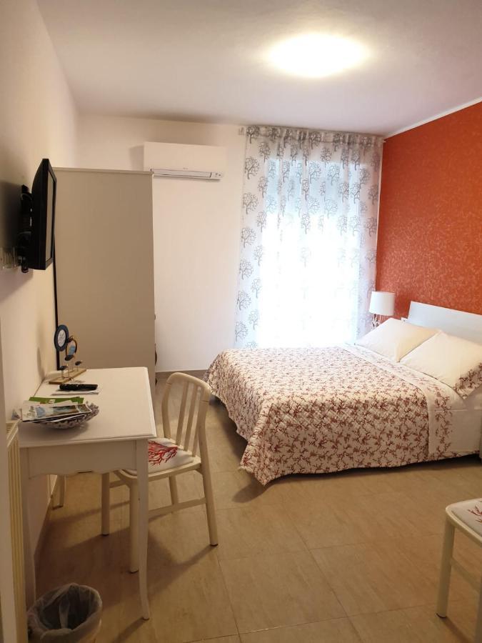 L'Approdo Hotel Bordighera Bagian luar foto